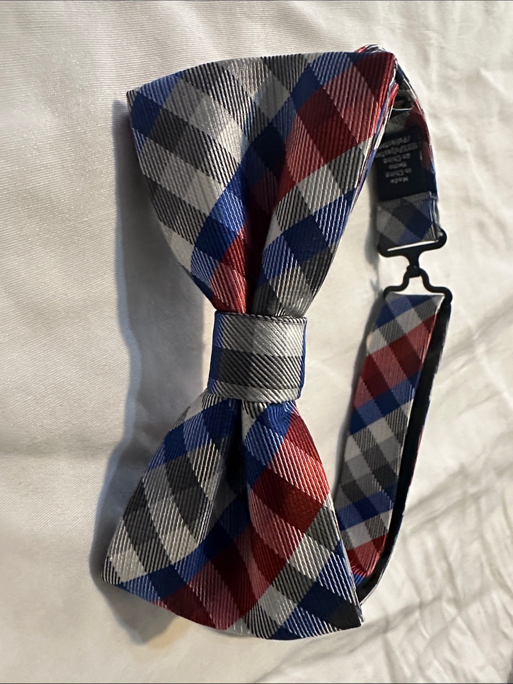 Bow tie